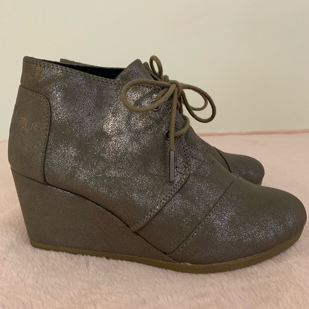 TOMS women’s size 7 booties
